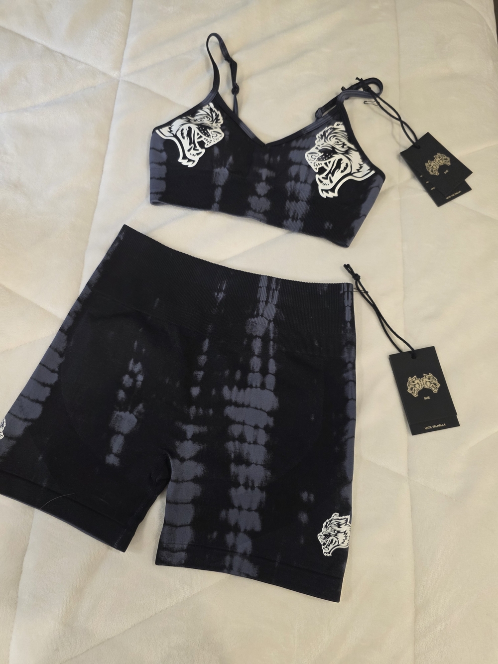 Darc Sports Sports Bra and Shorts Set Size MD- Black / Blue Tonal Serpent